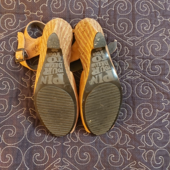 Fluevog Raquel Pindowns pinup sandals vegan - Picture 5 of 10